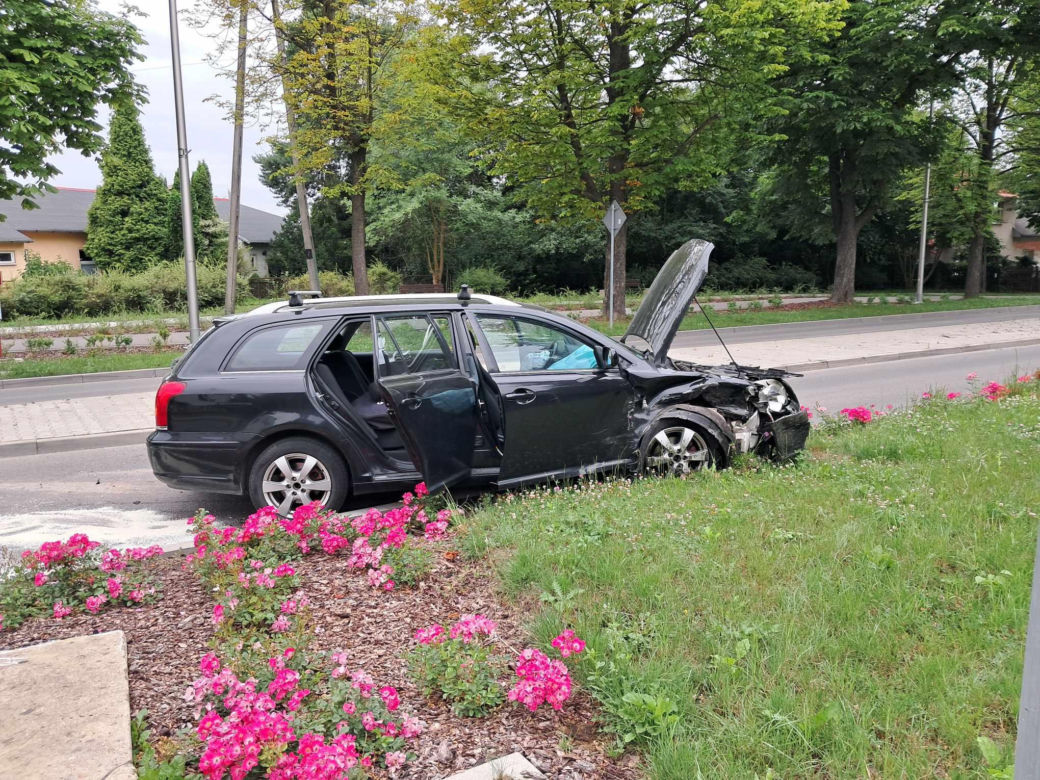 Wypadek u zbiegu ulic Konstytucji 3 Maja i Pileckiego w Starachowicach