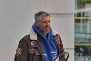 Mróz mu niestraszny! Maciej Dowbor wystawił zgrabne nogi na -8°C