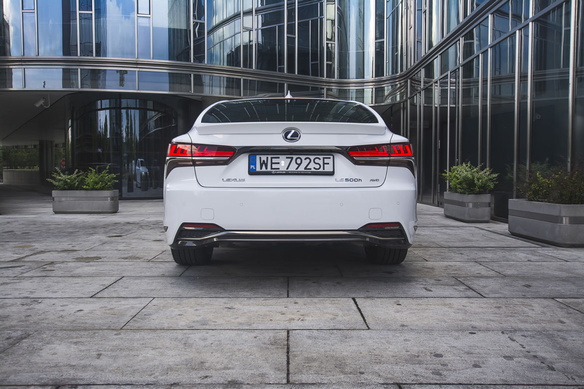 Lexus LS500h F-Sport