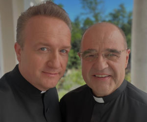 Ranczo 11 sezon. Ksiądz Robert (Bartek Kasprzykowski), biskup Paweł Kozioł (Cezary Żak)