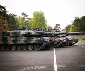 Warszawskie Targi Obronne 2026. Czołg Abrams, sprzęt GROM-u, symulator dachowania i spotkania z żołnierzami oraz policjantami