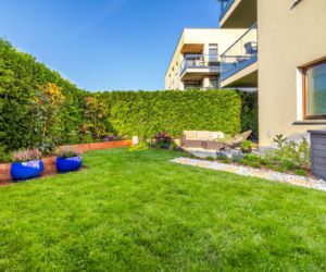 Ogródek przy mieszkaniu w bloku