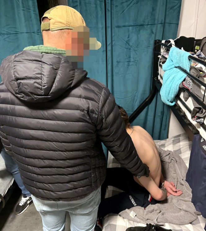 Rozboje z nożem w Warszawie. 21-latek zatrzymany. Myślał, że dostanie mandat!