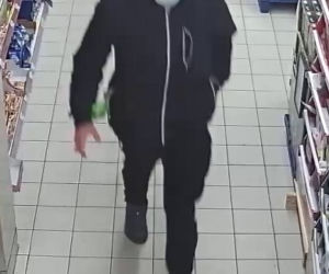 Okradł sklep w Dobrzejewicach koło Torunia. Rozpoznajesz go?