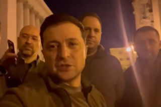 Wojna na Ukrainie. Prezydent Zełenski publikuje WIDEO! Wszyscy na miejscu
