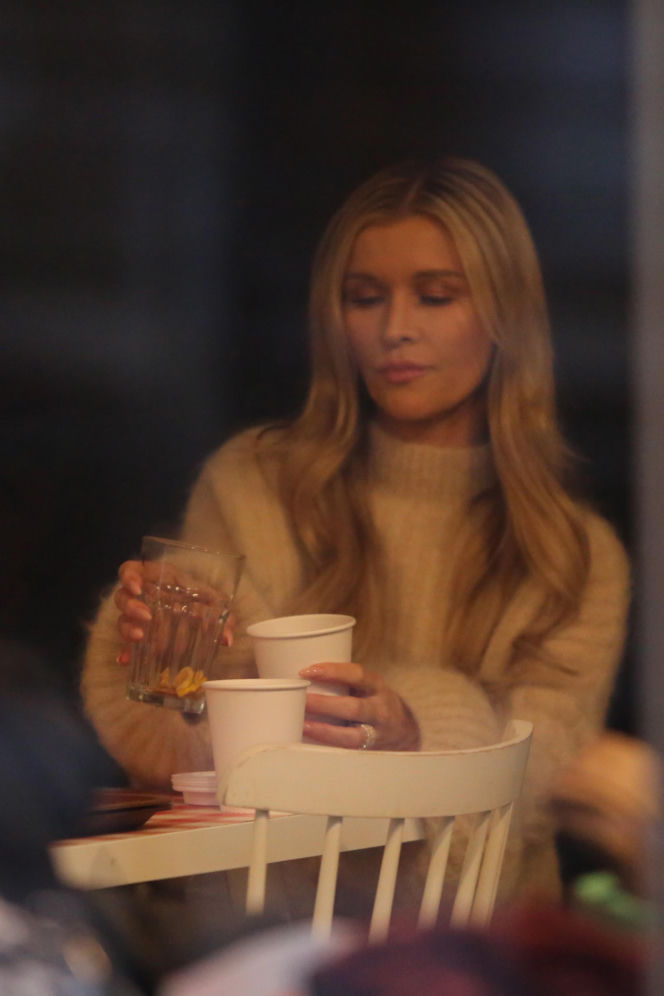 Joanna Krupa z siostrą Martą. Zjadły w mlecznym i poszły po patelnię