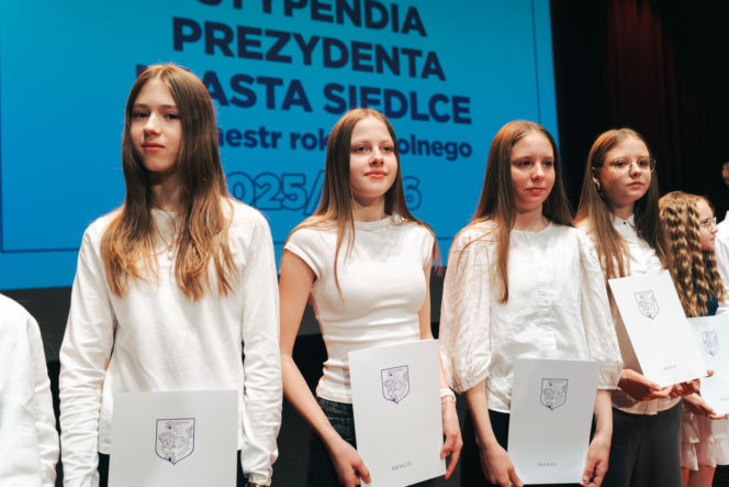 Najzdolniejsi uczniowie odebrali stypendia Prezydenta Miasta Siedlce