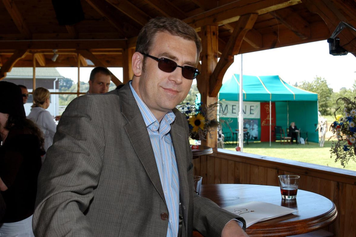 Maciej Orłoś już w tym tygodniu ma wrócić do Teleexpressu. Tak zmieniał się przez lata