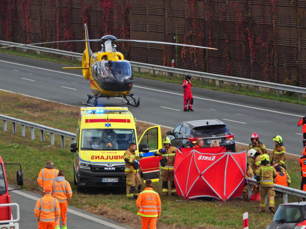 Zablokowana A2. Osobówka zderzyła się z tirem