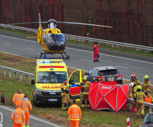 Zablokowana A2. Osobówka zderzyła się z tirem