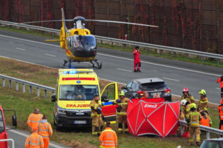 Zablokowana A2. Osobówka zderzyła się z tirem