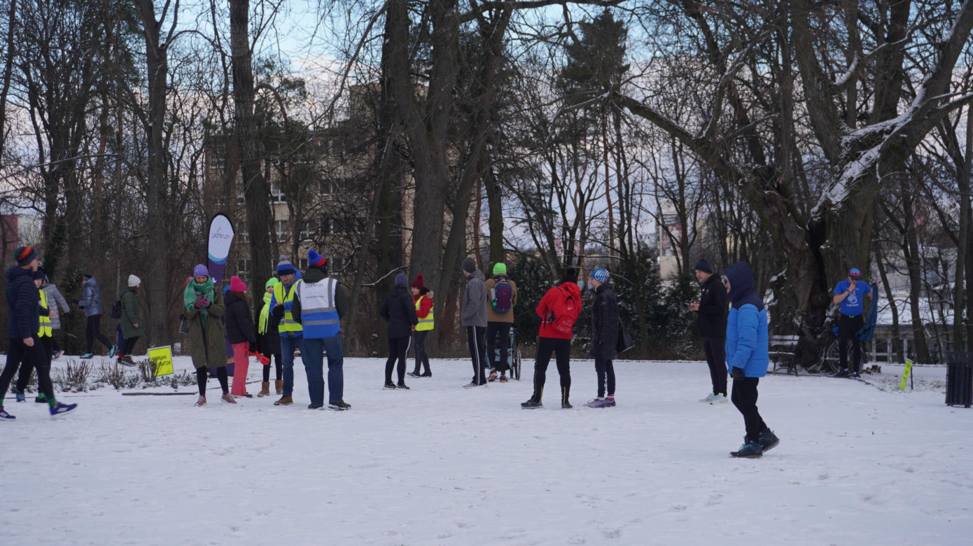 Parkrun w stolicy woj. lubelskiego. Pierwsza sobota 2025 roku na sportowo w Ogrodzie Saskim w Lublinie. Zdjęcia
