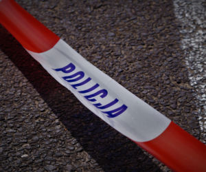 Wstrząsające odkrycie na Pomorzu! Ktoś zdewastował dziesiątki nagrobków na cmentarzu