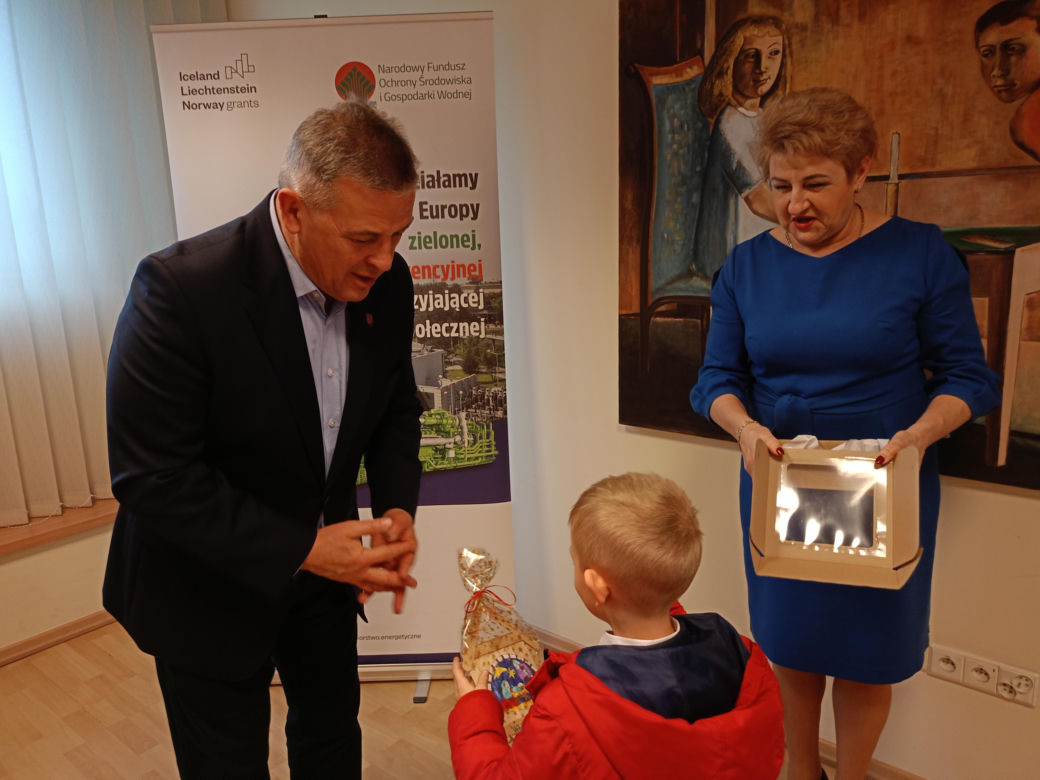Podsumowanie konkursu na bożonarodzeniową kartkę świąteczną z recyklingu odbyło się w siedzibie Przedsiębiorstwa Energetycznego w Siedlcach
