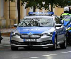 Dwóch policjantów w szpitalu, trzy radiowozy rozbite. Pościg na S61 pod Łomżą