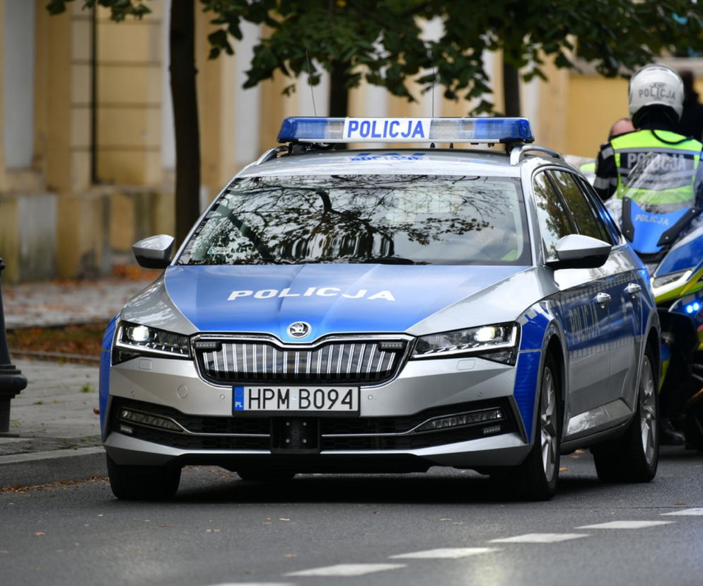 Dwóch policjantów w szpitalu, trzy radiowozy rozbite. Pościg na S61 pod Łomżą