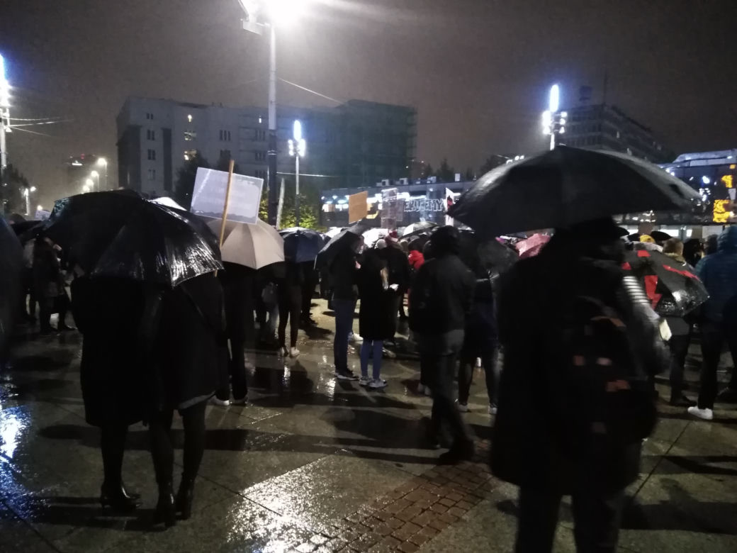 Wojedzówki strajk kobiet w Katowicach. Gigantyczne tłumy na rynku. "To jest WOJNA" [ZDJĘCIA]