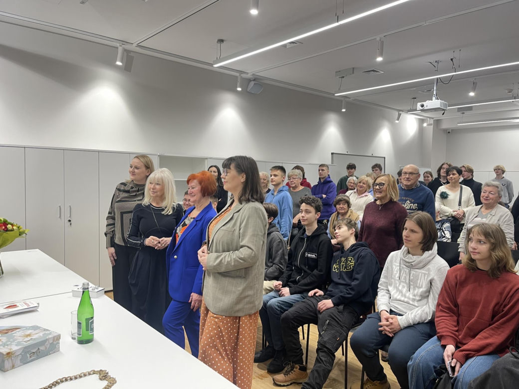 Sędzia Anna Maria Wesołowska spotkała się z młodzieżą. Opowiedziała co pomoże uniknąć zagrożeń w przyszłości