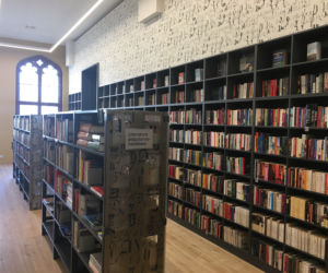 Biblioteka na dworcu Wrocław Główny