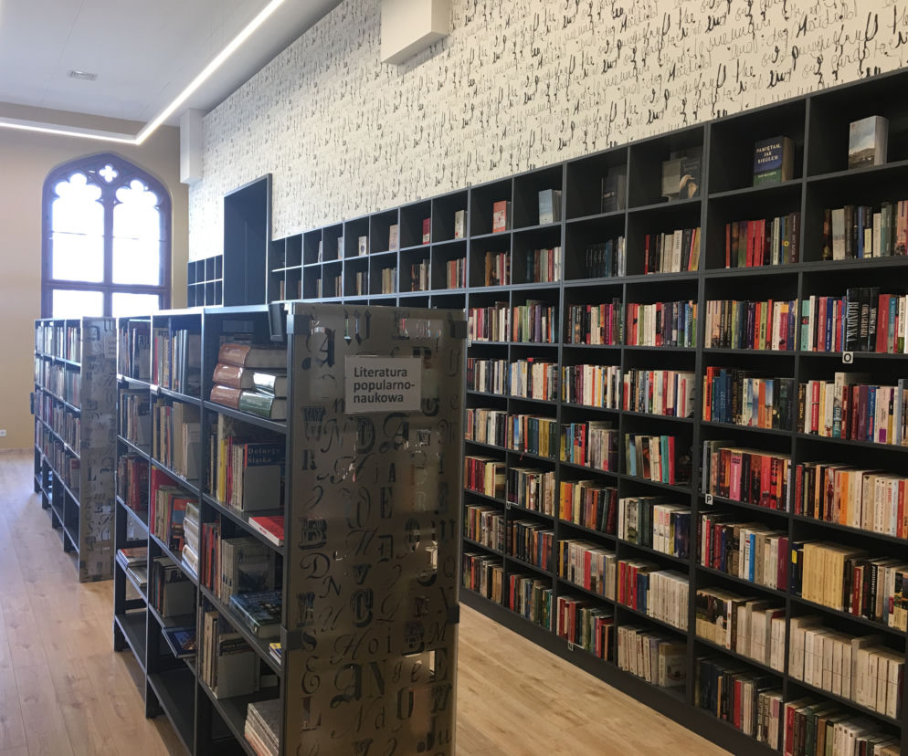 Biblioteka na dworcu Wrocław Główny