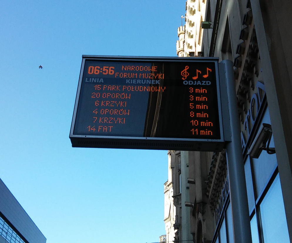 Nowe informacje na tablicach przystankowych we Wrocławiu