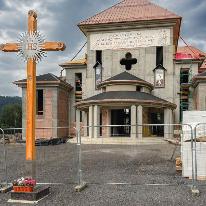 Budowa nowego kościoła w Ochotnicy Dolnej