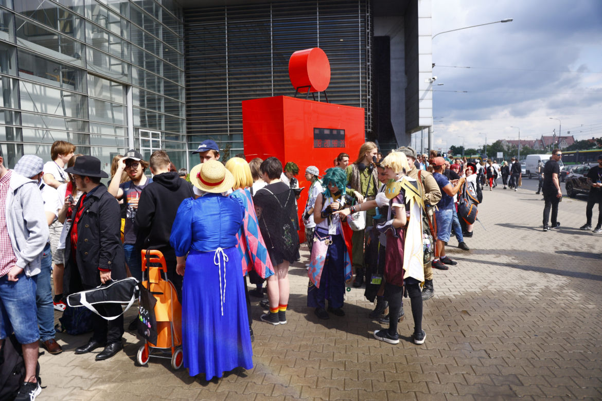 Pyrkon 2023. GIGANTYCZNA kolejka do wejścia! To rekordowa liczba uczestników! [ZDJĘCIA]