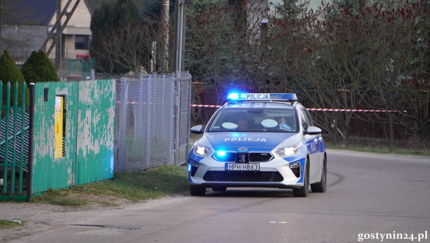 Mercedes wjechał w matkę i niemowlaka. Dramatyczny wypadek w Gostyninie	