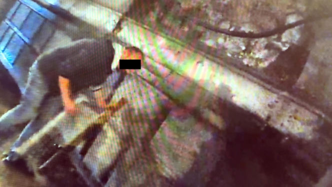 Agresywny mężczyzna dewastował przejeżdżające auta w Warszawie