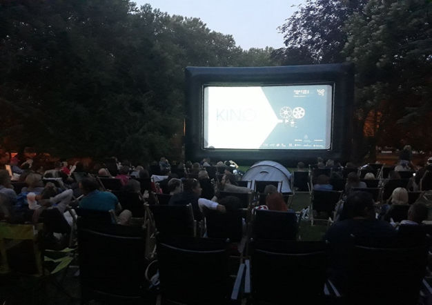 Wakacyjne kino pod gwiazdami wraca do Parku Róż
