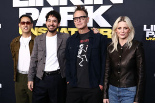 Muzyk Blink-182 nagrał utwór z Linkin Park, ale jego głosu... nie usłyszeliśmy na albumie From Zero! Byłeś lepszy niż ta piosenka