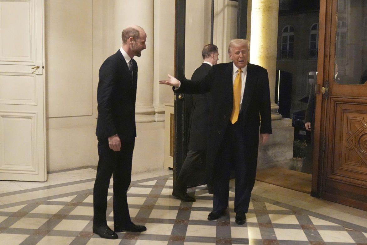 Książę Harry wściekł się na widok tych zdjęć?! William w komitywie z Trumpem!