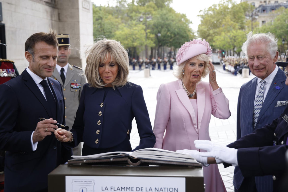 Emmanuel Macron zachwycony królową Camillą! Nie powstrzymał się od całusów