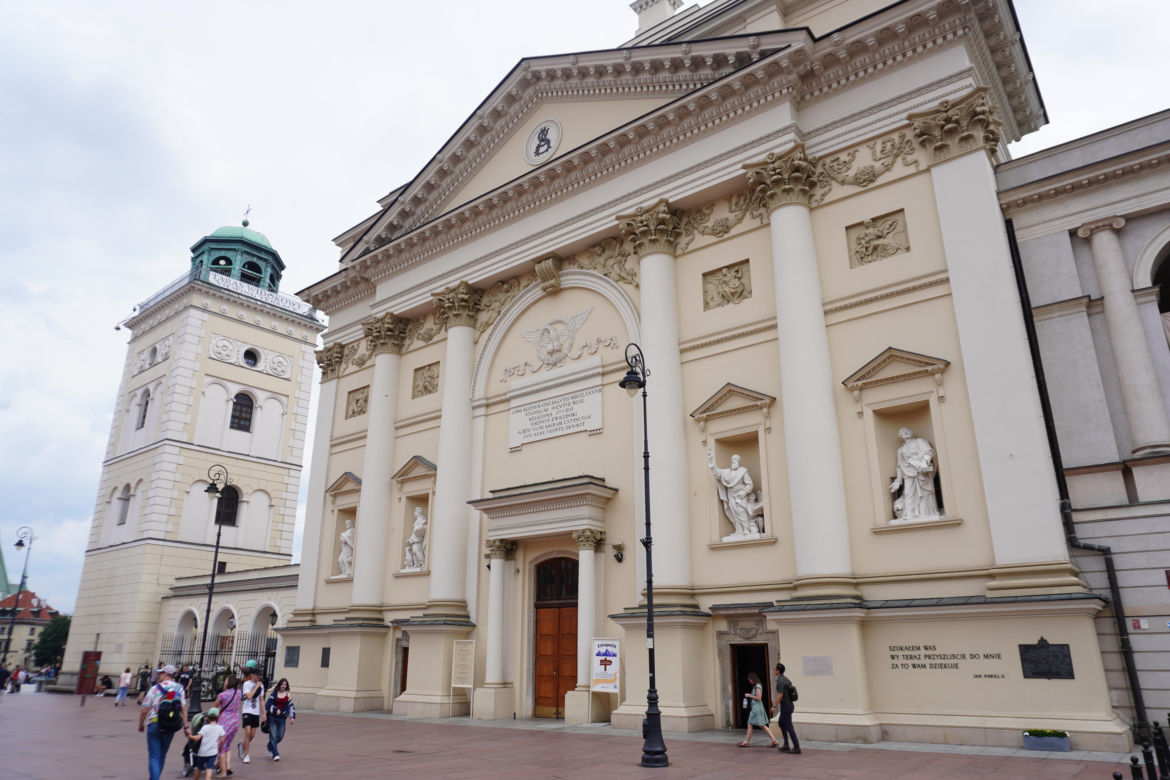 Kościół św. Anny na tyłach, którego jest tajemniczy ogród