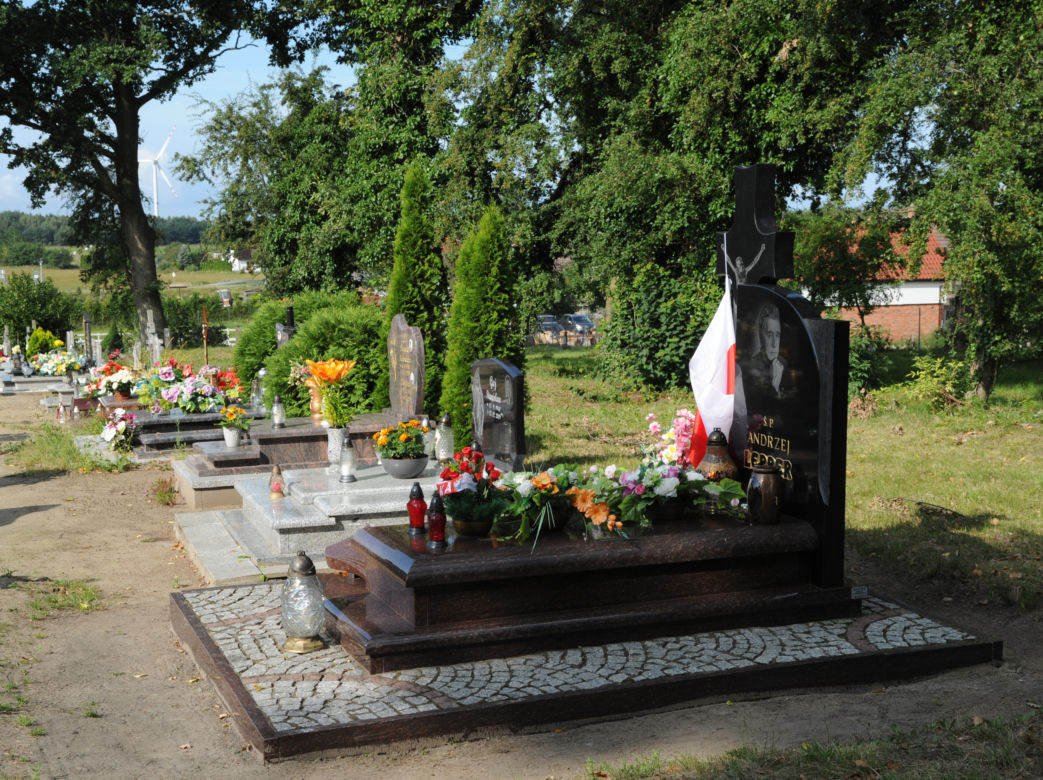 Tak wygląda grób Leppera w 8 rocznicę śmierci