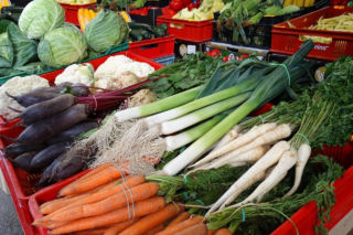 Świeże warzywa i owoce prosto od rolnika w gminie Brody! Rusza nowe targowiska regionalne. Znamy lokalizacje i datę otwarcia