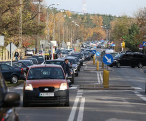 Tłumy korki na Cmentarzu Północnym