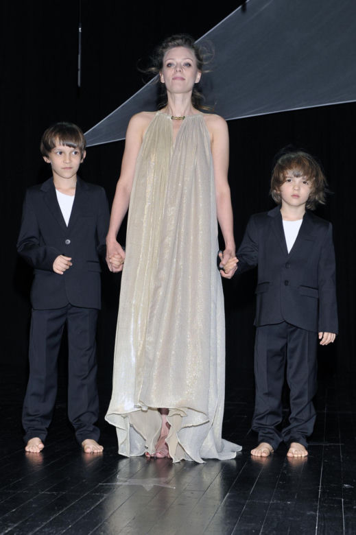 Feliks Matecki, jego straszy brat Wincenty i Magdalena Boczarska w spektaklu "Medea" - maj 2014 r. 