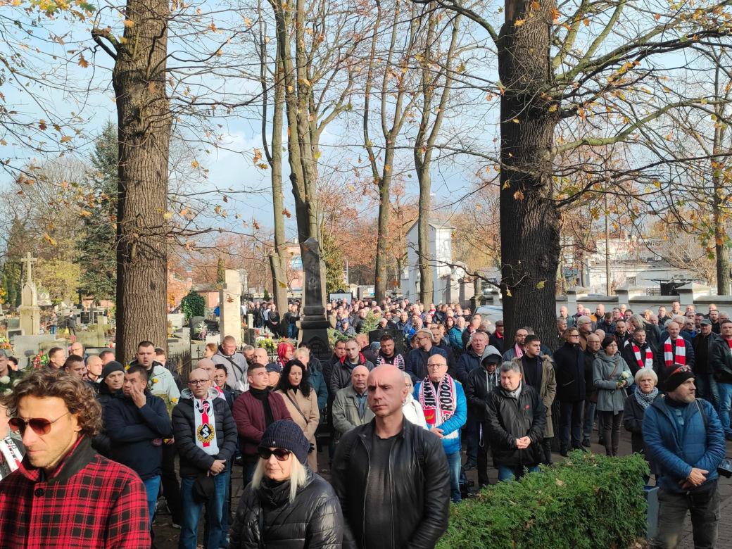 Pogrzeb Igora Sypniewskiego. Tłumy na ostatnim pożegnaniu byłego piłkarza