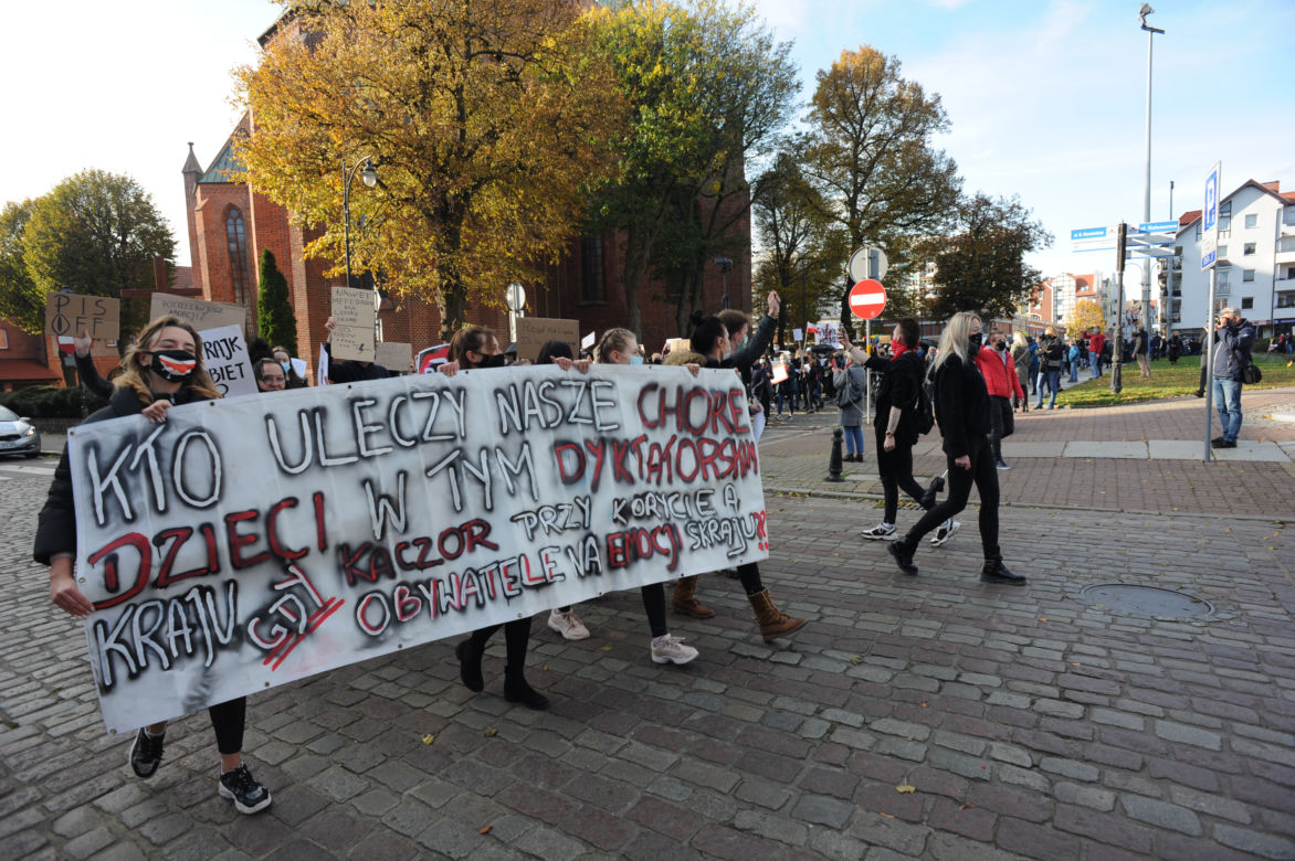 Kołobrzeg: Protest kobiet na ulicach miasta
