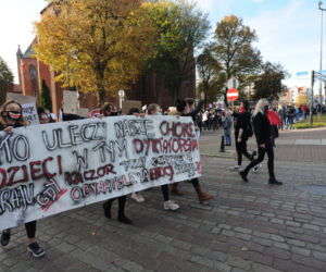 Kołobrzeg: Protest kobiet na ulicach miasta