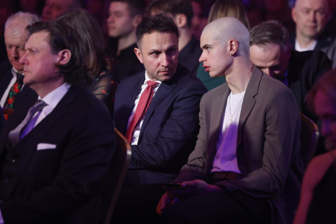 Władimir Semirunnij wsparł zrzutkę u Łatwoganga. Olimpijczyk zgolił włosy i przekazał medal na aukcję