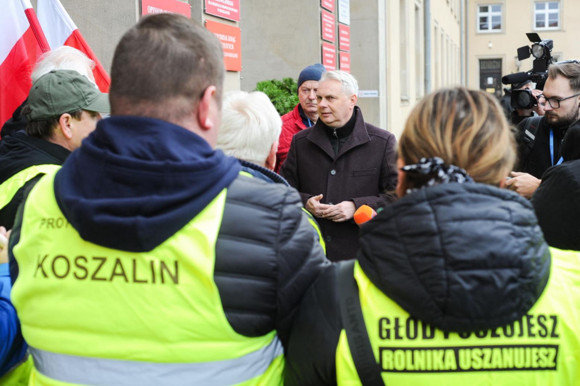   W całym kraju protesty ostrzegawcze rolników. Największy w Elblągu [ZDJĘCIA]