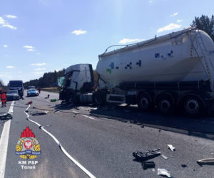 Wypadek ciężarówek na S10! Gigantyczne utrudnienia