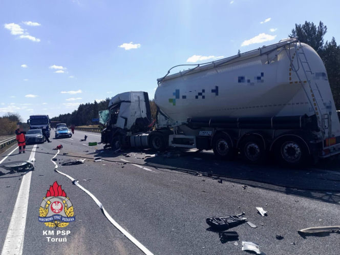 Zderzenie trzech ciężarówek na trasie S10 w Kujawsko-Pomorskiem!