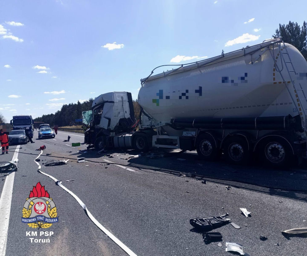 Wypadek ciężarówek na S10! Gigantyczne utrudnienia na trasie