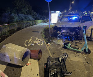 W BMW staranował przystanek. Wcześniej stracił prawo jazdy
