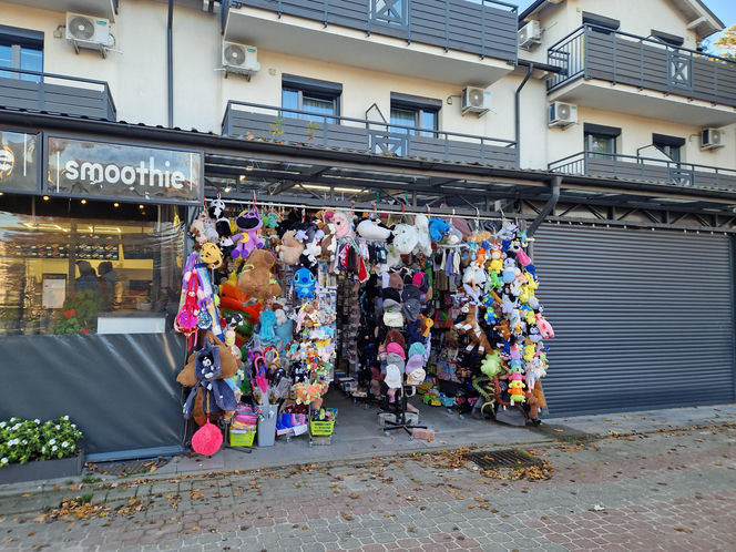 Nowy trend nad morzem! Lody i pamiątki w połowie listopada? Ta nadmorska miejscowość jest czynna cały rok