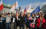 „Śmierdzi to ruską skarpetą!” Gorąco w Warszawie! Wielki protest na Krakowskim Przedmieściu