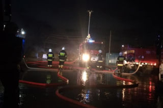 Nocny pożar w zakładzie utylizacji odpadów pochodzenia zwierzęcego na Podlasiu [ZDJĘCIA]